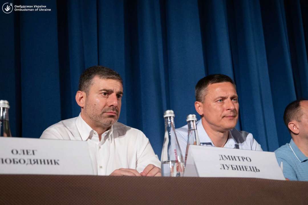Омбудсман зустрівся з рідними військовополонених та зниклих безвісти Захисників України/Фото: Дмитро Лубінець Омбудсман зустрівся з рідними військовополонених та зниклих безвісти Захисників України/Фото: Дмитро Лубінець