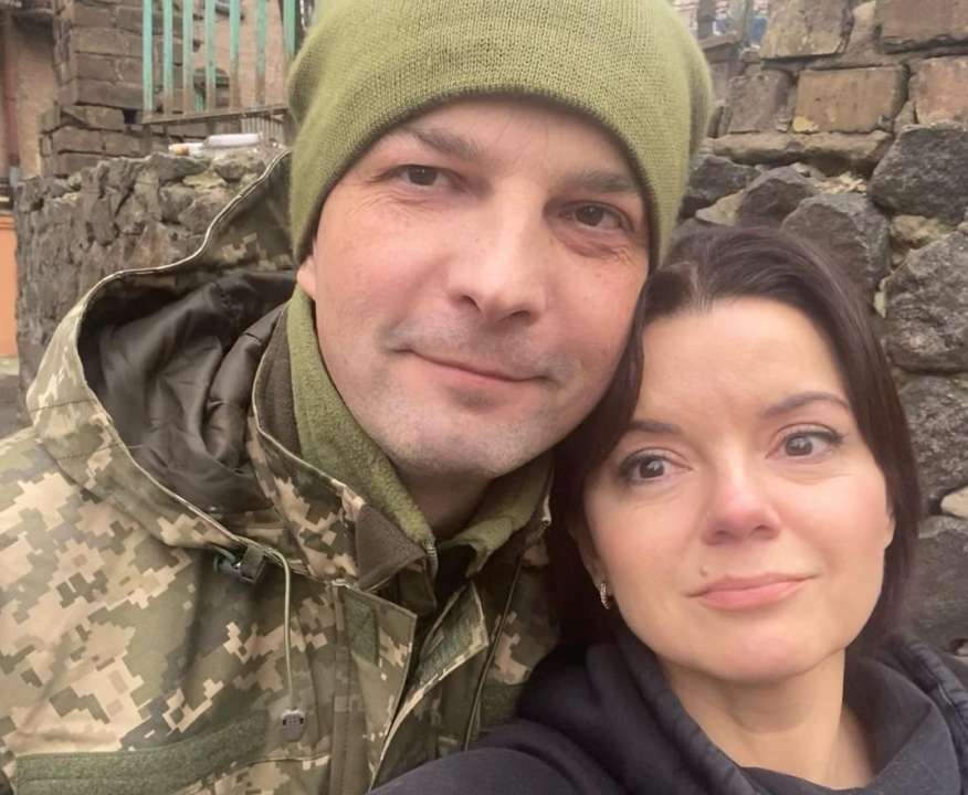 Марічка Падалко показала зворушливі кадри зустрічі доньок з батьком-військовим/Фото: Instagram