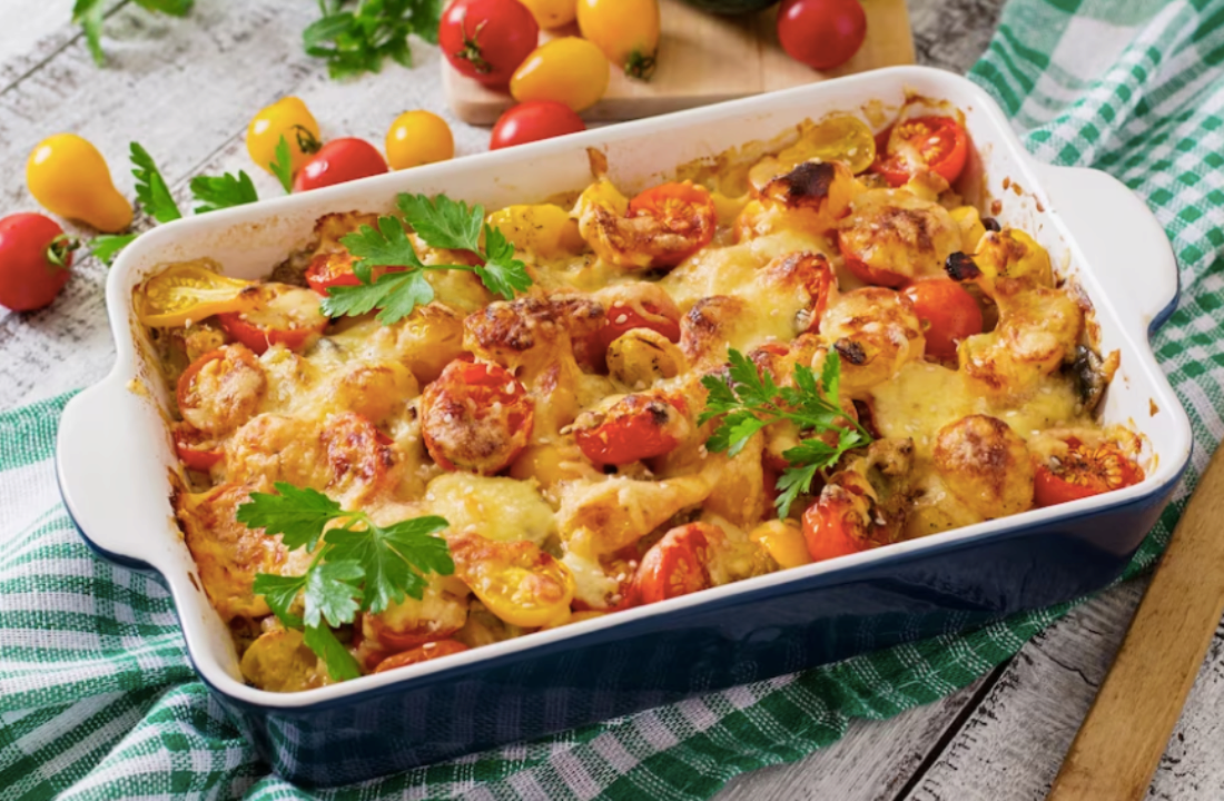 Этот рецепт запеканки с курицей и грибами станет настоящим хитом / Фото: timolina/Freepik