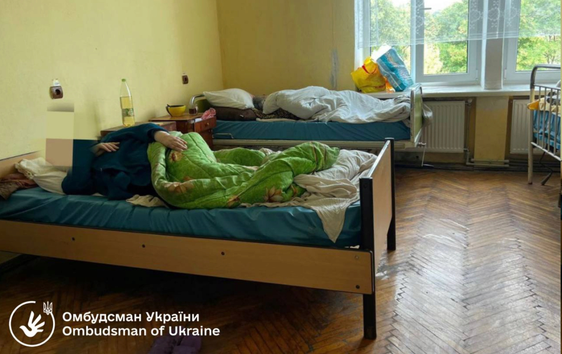 Представники Офісу Омбудсмана відвідали паліативно-хоспісне відділення Яблунівської районної лікарні на Івано-Франківщині Суцільна антисанітарія: в районній лікарні на Івано-Франківщині виявили низку порушень