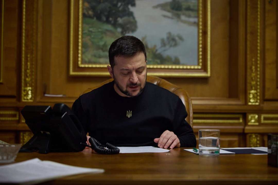 Менш критично налаштовані до влади в цьому питанні жителі сходу країни (57,5% згодні з наведеним твердженням) і прихильники Зеленського (47,8%)