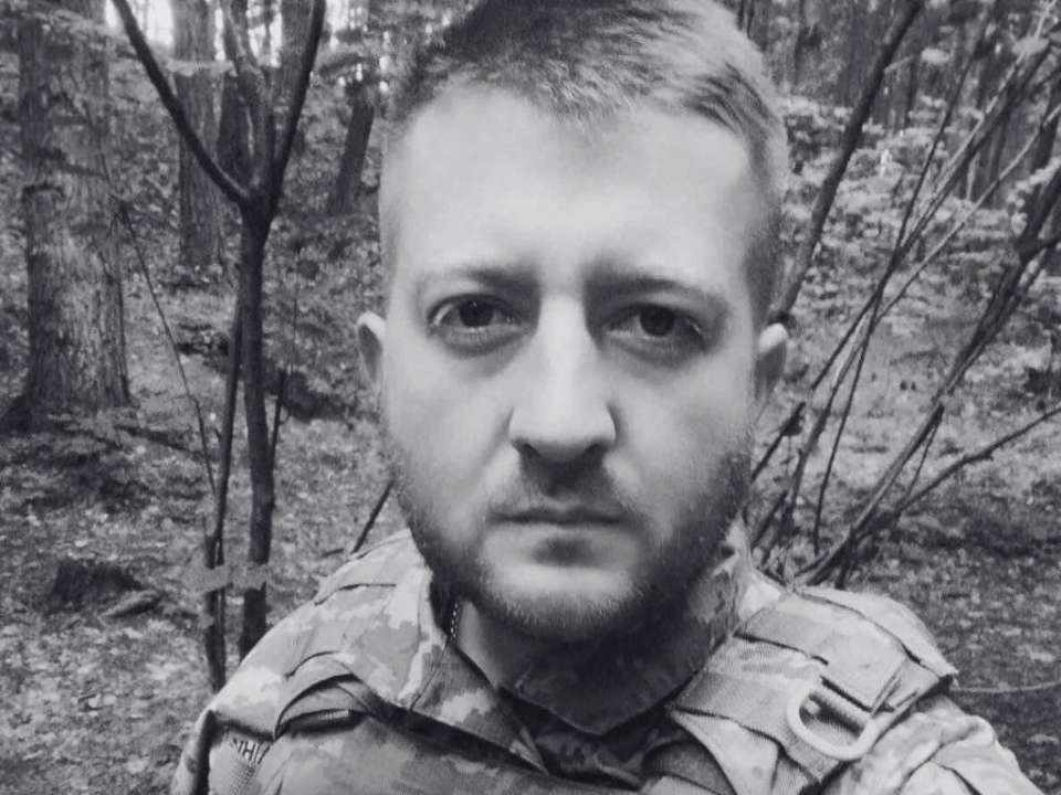 Загинув український військовий, історик та письменник Юрій Канюк Світла пам’ять Герою: на фронті загинув український військовий, історик та письменник Юрій Канюк
