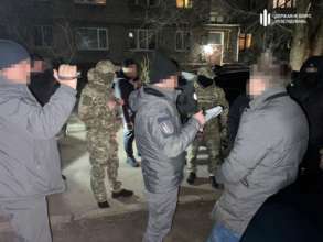 У Запоріжжі пара заробляла на дезертирах/Фото: ДБР У Запоріжжі подружжя зробило бізнес на дезертирах