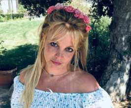 Фото: Instagram/britneyspears С розовыми локонами и в откровенном комбинезоне: Бритни Спирс порадовала фанатов новым образом
