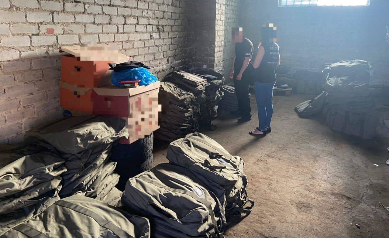 В Ровенской области поймали мужчину, который организовал масштабную схему по продаже гуманитарки/Фото: Facebook/Автор: Офис Генпрокурора Гуманитарка