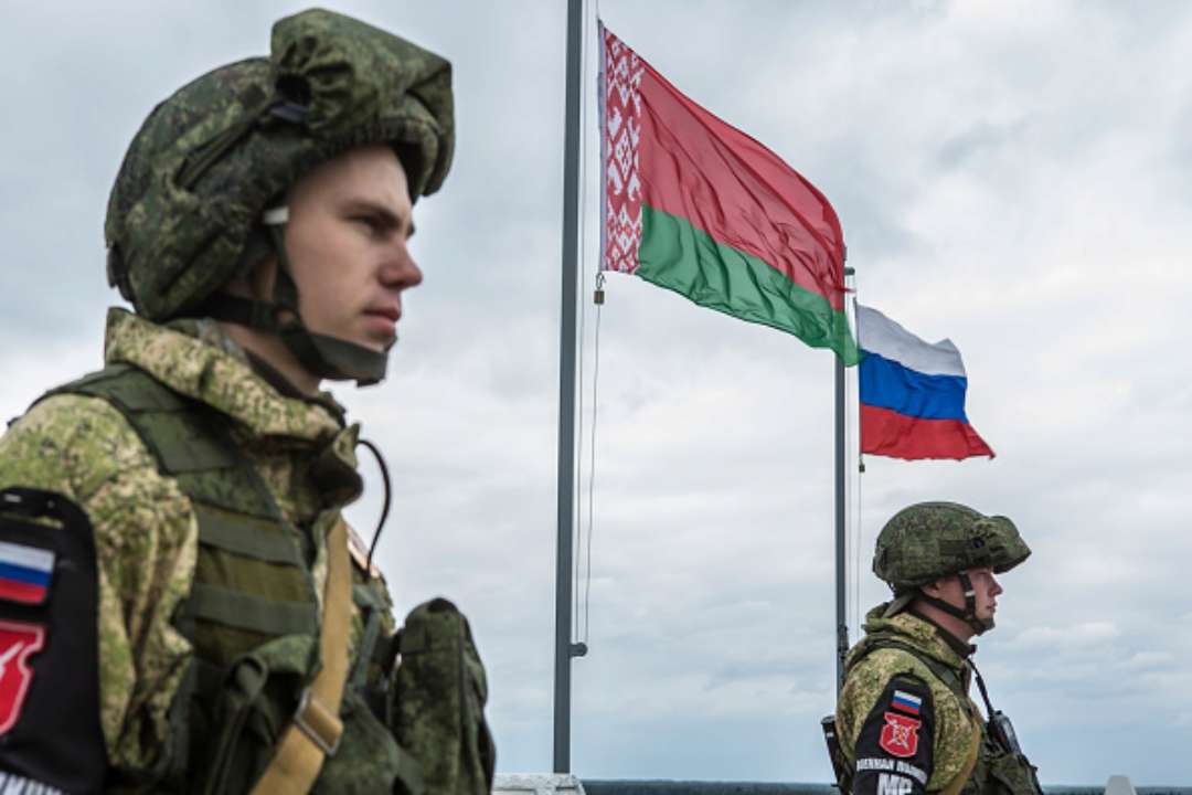 "Могут быть определенные угрозы": Данилов рассказал, планирует ли рф наступать из беларуси