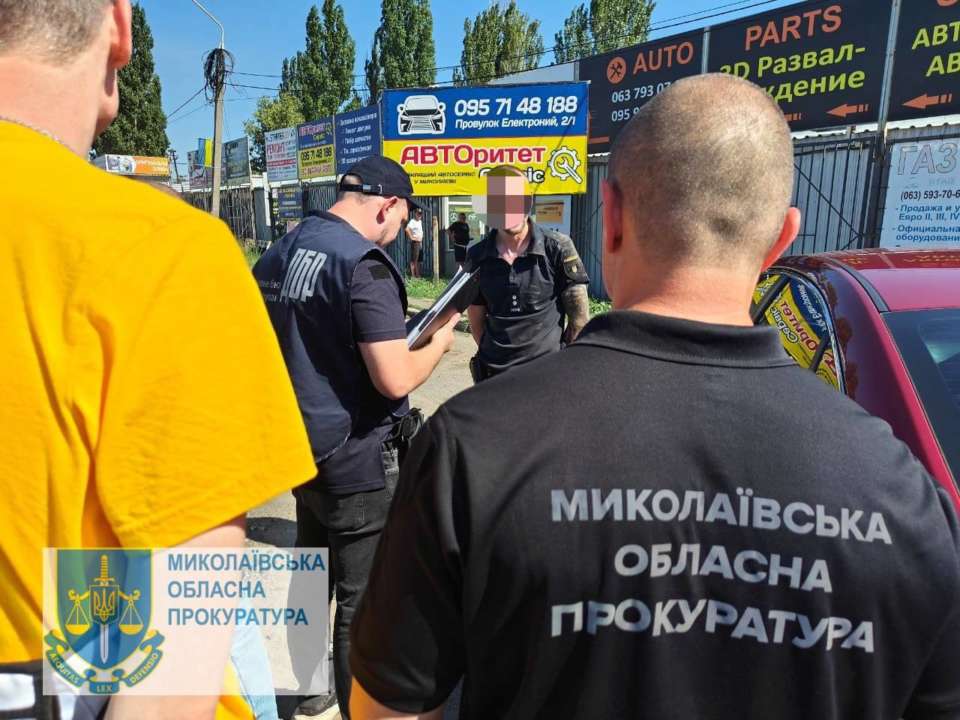 Під Миколаєвом поліцейський допомагав уникнути мобілізації за значну винагороду / Фото: t.me/mykprok Під Миколаєвом поліцейський допомагав уникнути мобілізації за значну винагороду / Фото: t.me/mykprok