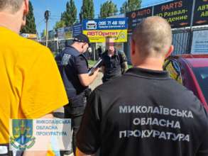 Під Миколаєвом поліцейський допомагав уникнути мобілізації за значну винагороду / Фото: t.me/mykprok Під Миколаєвом поліцейський допомагав уникнути мобілізації за значну винагороду / Фото: t.me/mykprok