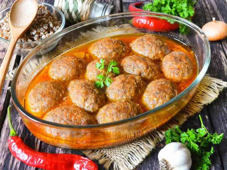 Котлети з гречки в томатному соусі — смачний рецепт