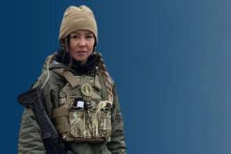 Норвежская депутатка и звезда фильма "Sea Sisters" воюет за Украину / Фото: Украинский институт национальной памяти Норвежский депутат и звезда фильма "Sea Sisters" в течение двух лет воюет за Украину