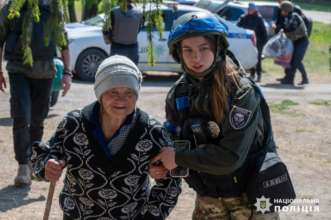 В Сумской области эвакуируют людей еще 8 населенных пунктов/Фото: Нацполиция В Сумской области эвакуируют людей еще 8 населенных пунктов/Фото: Нацполиция