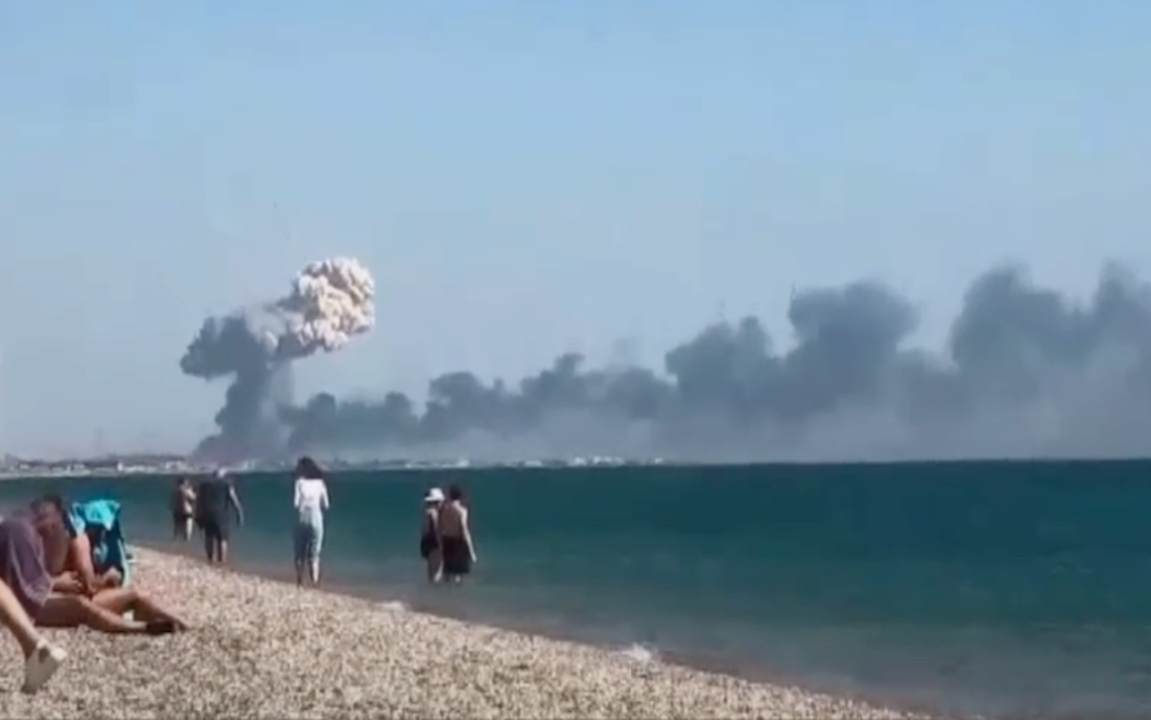 В Генштабе не подтверждают причастность украинских войск к взрывам на аэродромах в беларуси и крыму/Скриншот с видео Взрывы на аэродромах в Беларуси и Крыму: в Генштабе рассказали, причастны ли к этому ВСУ