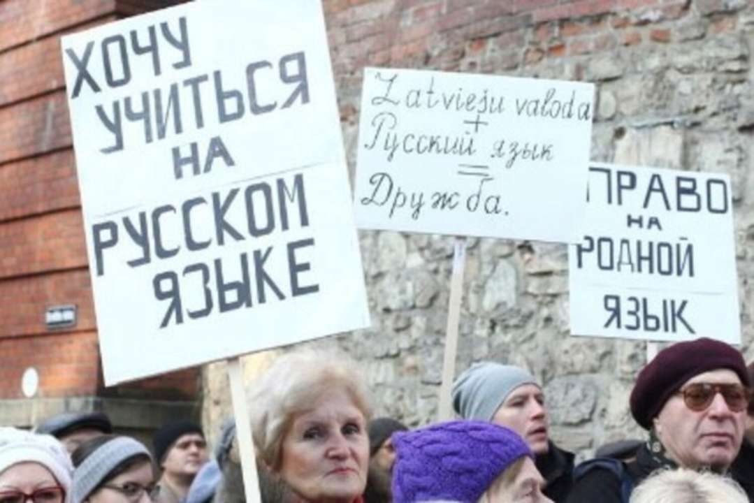 Латвія готується вислати з країни понад три тисячі росіян