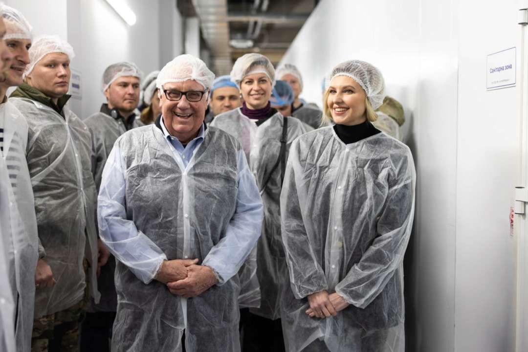 Зеленська відкрила унікальну фабрику-кухню в Бучі, яку побудували завдяки підтримці Говарда Баффета