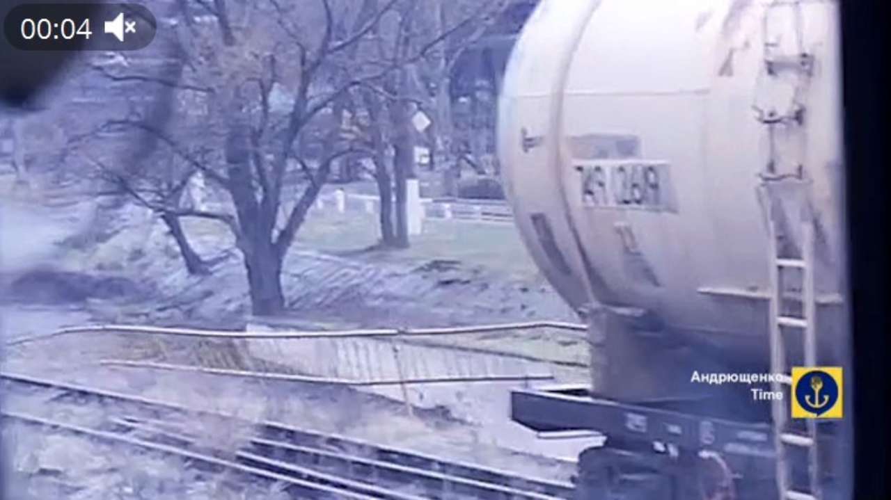 Окрім того, вже пройшли перші спроби використання тепловозів задля військових потреб