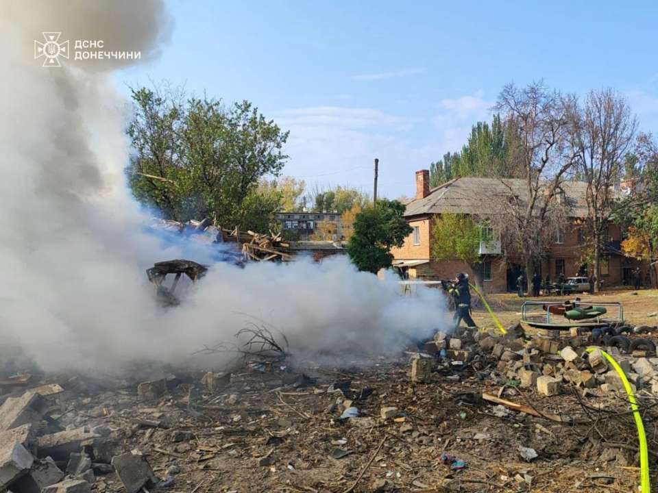 На Донеччині постраждали п'ятеро людей/Фото: dsns_telegram Ворог обстріляв Микільське на Херсонщині, загинула людина