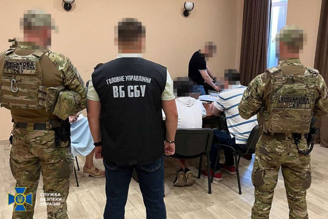 Поліцейські спільно з СБУ викрили неповнолітніх, які під виглядом квест-гри збирали інформацію для ворожих спецслужб Поліцейські спільно з СБУ викрили неповнолітніх, які під виглядом квест-гри збирали інформацію для ворожих спецслужб
