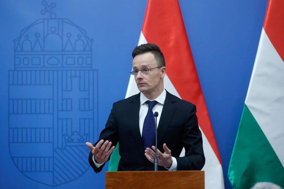 Венгрия отказала в создании военной миссии для украинских бойцов
