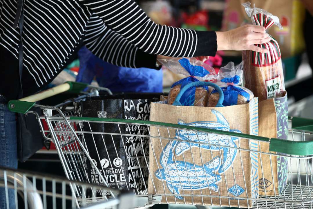 Благодійники з усього світу зможуть сплатити за продукти українцям/Фото: Getty Images Благодійники з усього світу зможуть сплатити за продукти українцям/Фото: Getty Images
