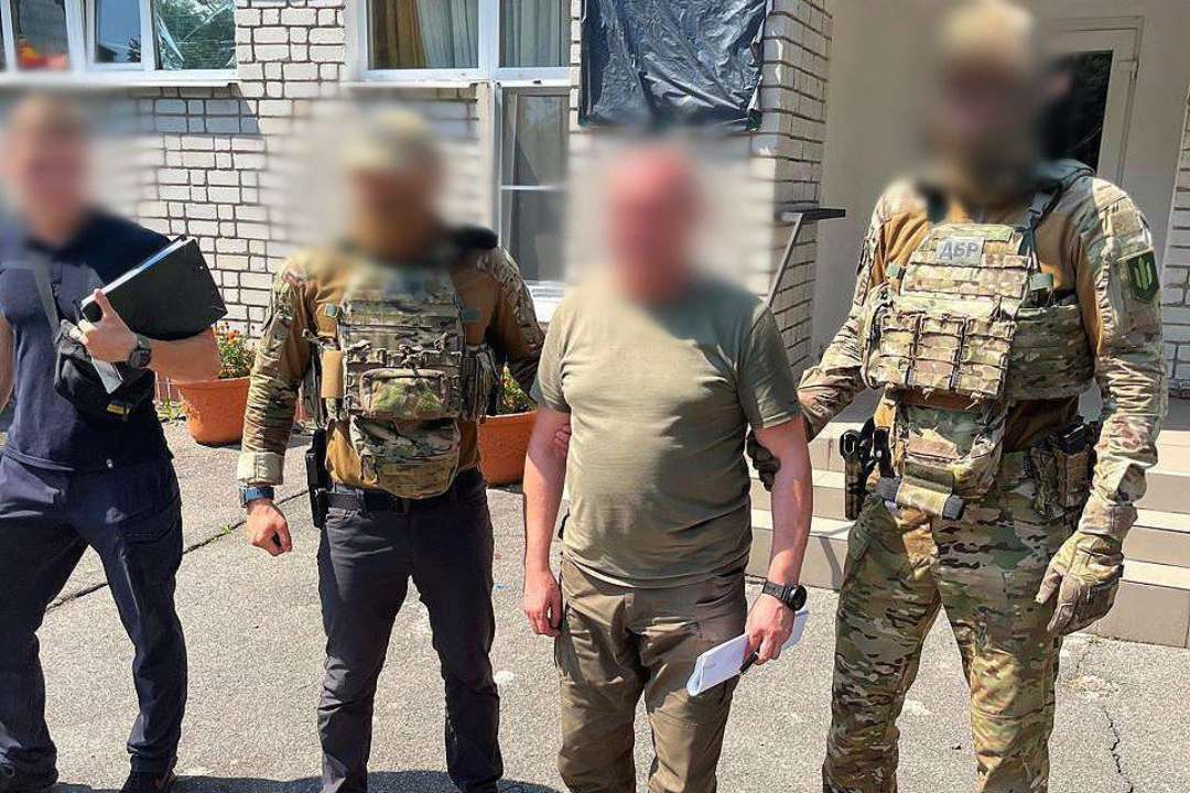 Безосновательно выплатил дополнительное вознаграждение подчиненным: в Запорожье разоблачен руководитель областного войска Безосновательно выплатил вознаграждение подчиненным: разоблачен руководитель военкомата