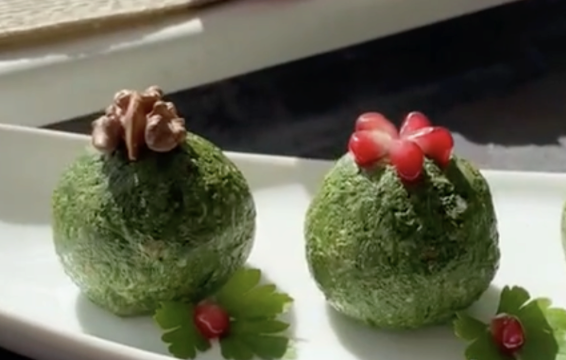 Готовим пхали/Фото: скрин видео Грузинская кухня: готовим пхали со шпинатом. Видеорецепт