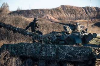 На Донбасі окупанти поранили українського військового/Фото: штаб ООС Танк