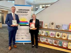 Відкриття Української книжкової полиці / Фото: МЗС України Генконсульство України в Торонто відкриває Українську книжкову поличку