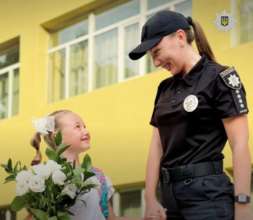 Как провести безопасно и жизнерадостно дни в школе. Фото: Нацполиция 1 сентября школа