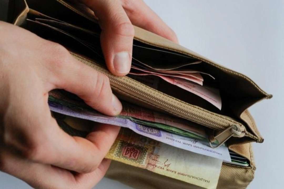 У 2020 українці стали заробляти в середньому на 15% більше