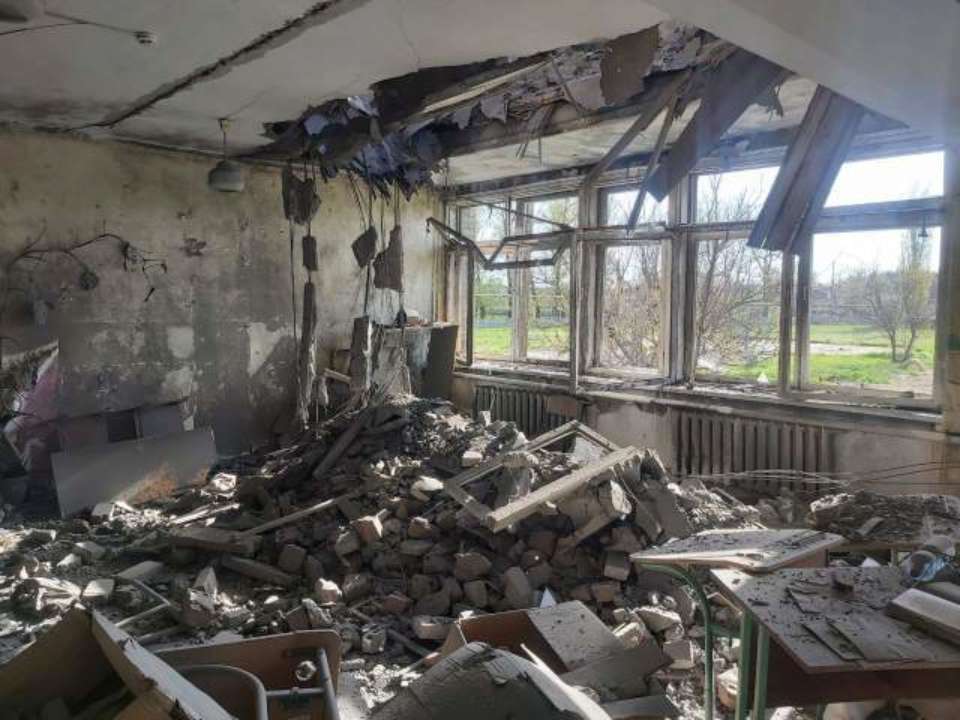 У Добропіллі окупанти обстріляли будинки. Фото: ДСНС України Унаслідок російських обстрілів на Донеччині поранено 7 людей