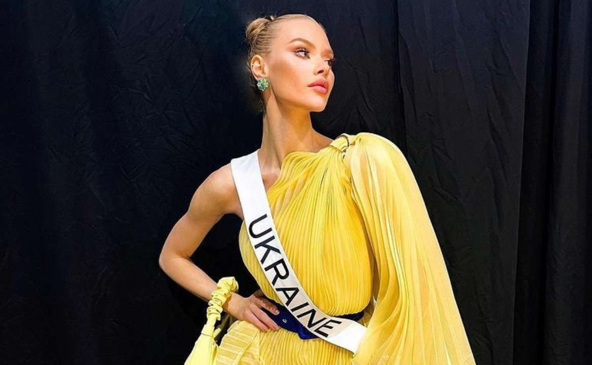 "Мисс Украина Вселенная" рассказала, как порвала платье за 10 минут до выхода/Фото: crystal.viktoria/instagram "Зашивали на мне": "Мисс Украина Вселенная" порвала платье за 10 минут до выхода