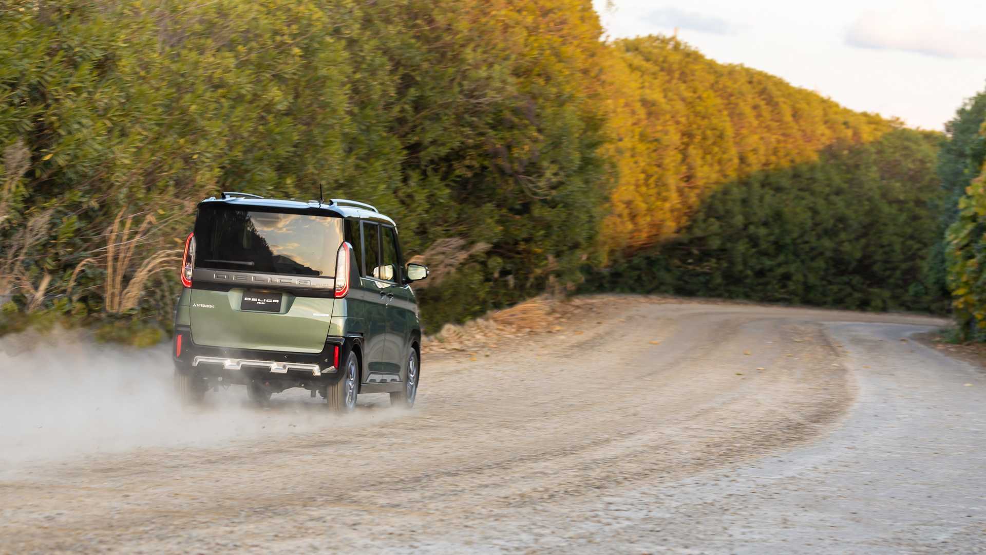 Фото: Mitsubishi Mitsubishi представила компактный хэтчбек Delica Mini с полным приводом. Фото