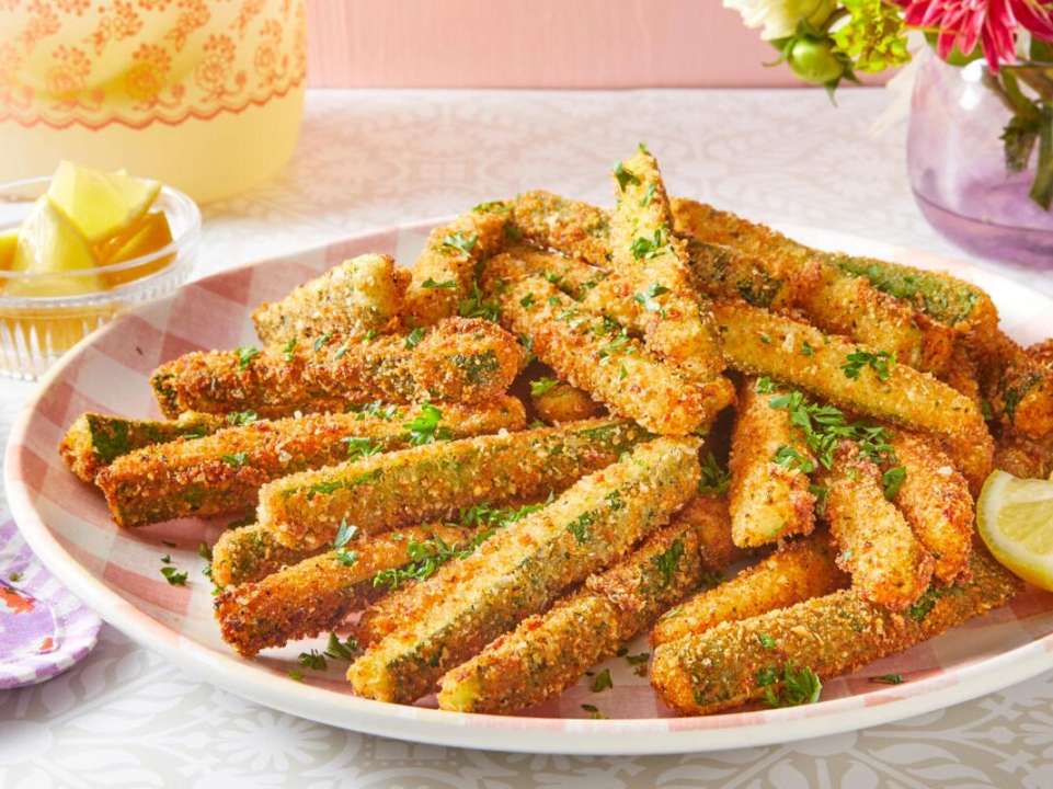 Рецепт кабачков в кляре, который сведет всех с ума / Фото: thepioneerwoman.com Рецепт кабачков в кляре, который сведет всех с ума / Фото: thepioneerwoman.com