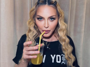 Мадонна/Фото: Instagram Madonna 65-річна Мадонна впала на сцені посеред свого концерту. Відео