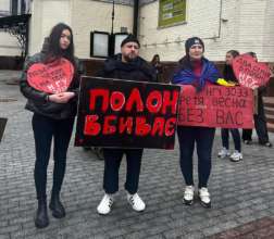 Монатик на акции в поддержку пленных защитников Азова / Фото: instagram.com/monatik_official Монатик с семьей присоединился к акции в поддержку пленных защитников Азова