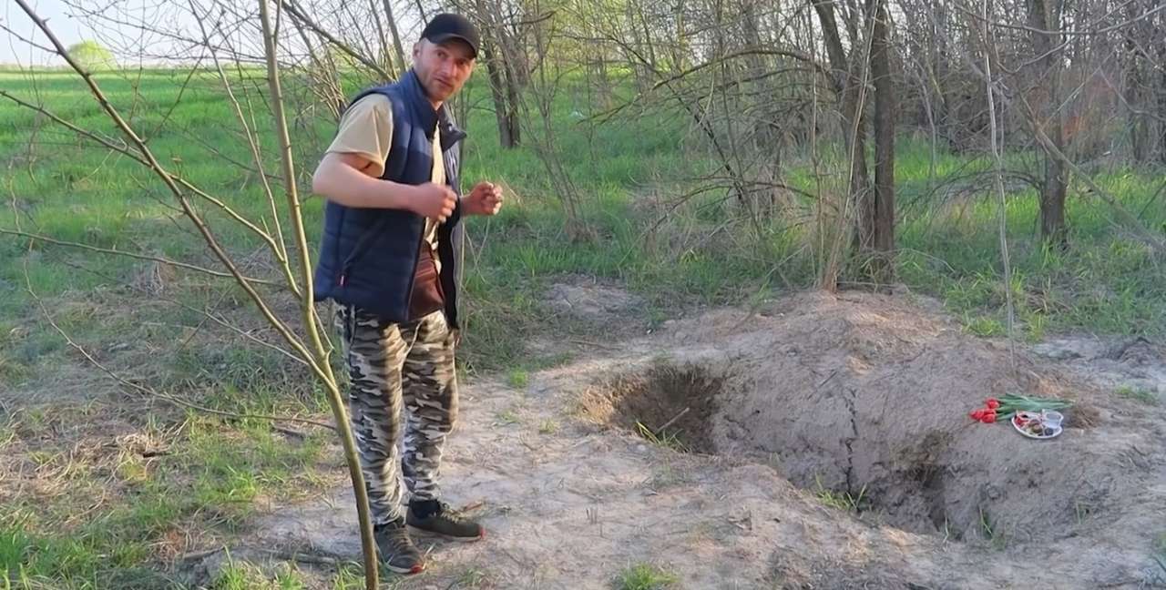 Украинец выбрался из могилы после того, как его расстреляли оккупанты/Фото: скриншот из видео Видео
