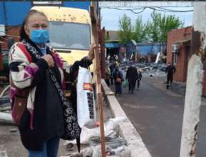 У Маріуполі з-під завалі витягнули тіла 200 осіб/Фото: Андрющенко Тime У Маріуполі тіла загиблих лежать просто на вулиці