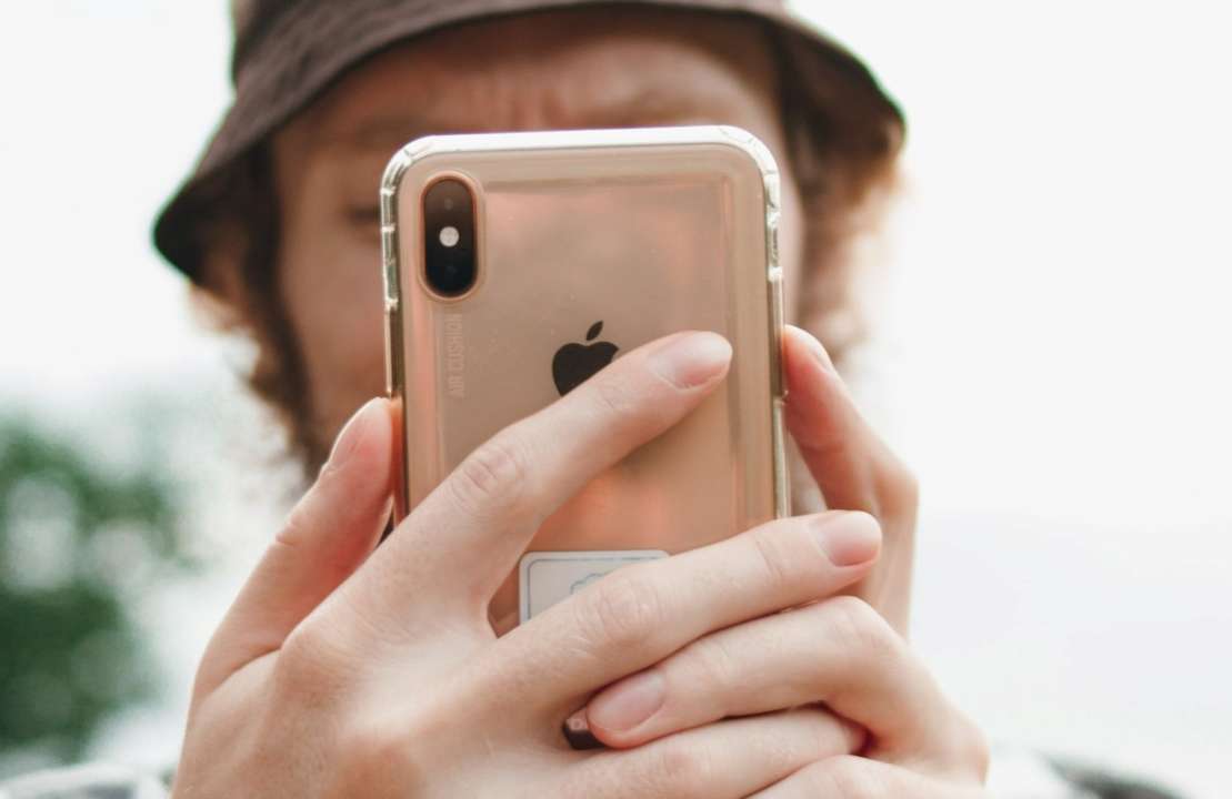 Как почистить силиконовый чехол для смартфона/Фото: Unsplash Смартфон