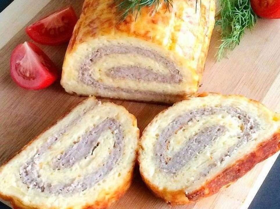 Рецепт картопляного рулету з тунцем/Фото: Pinterest М'який всередині та хрумкий зовні: готуємо картопляний рулет з тунцем