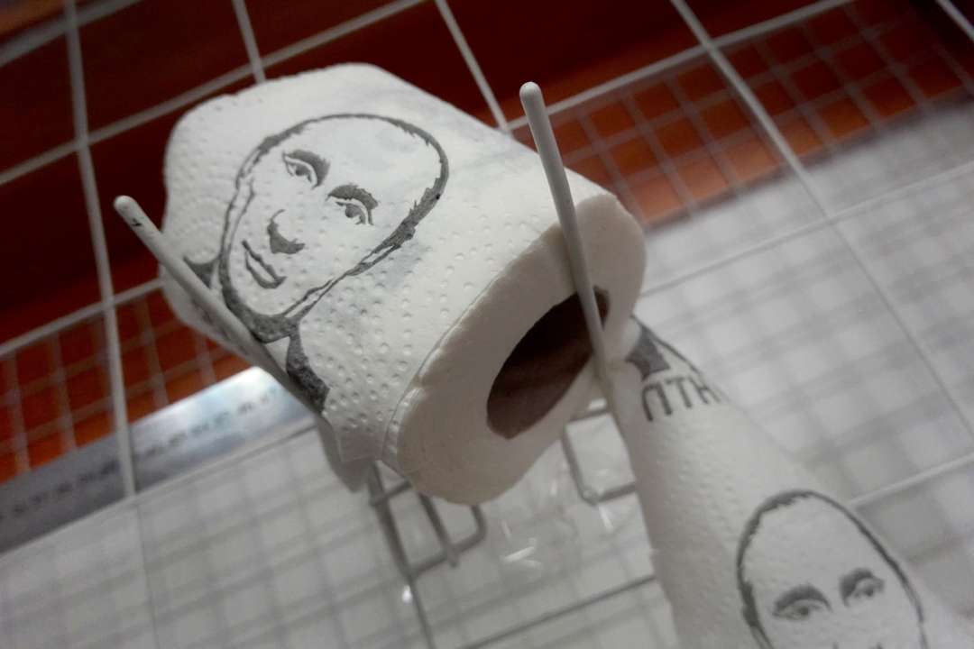 Туалетная бумага с путиным