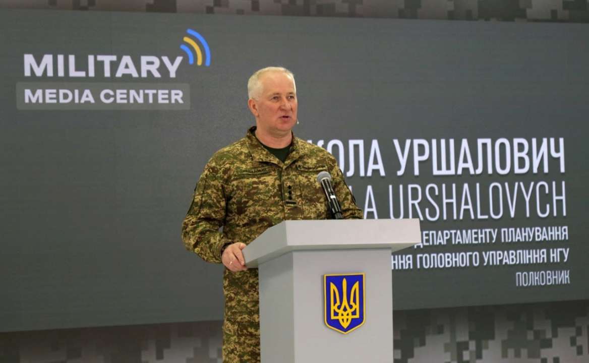 Вони "здійснюють перевірку транспортних засобів, залучаються до пошукових заходів з метою виявлення зброї, набоїв та вибухових речовин, а також пошуку диверсійно-розвідувальних груп противника" Вони "здійснюють перевірку транспортних засобів, залучаються до пошукових заходів з метою виявлення зброї, набоїв та вибухових речовин, а також пошуку диверсійно-розвідувальних груп противника"