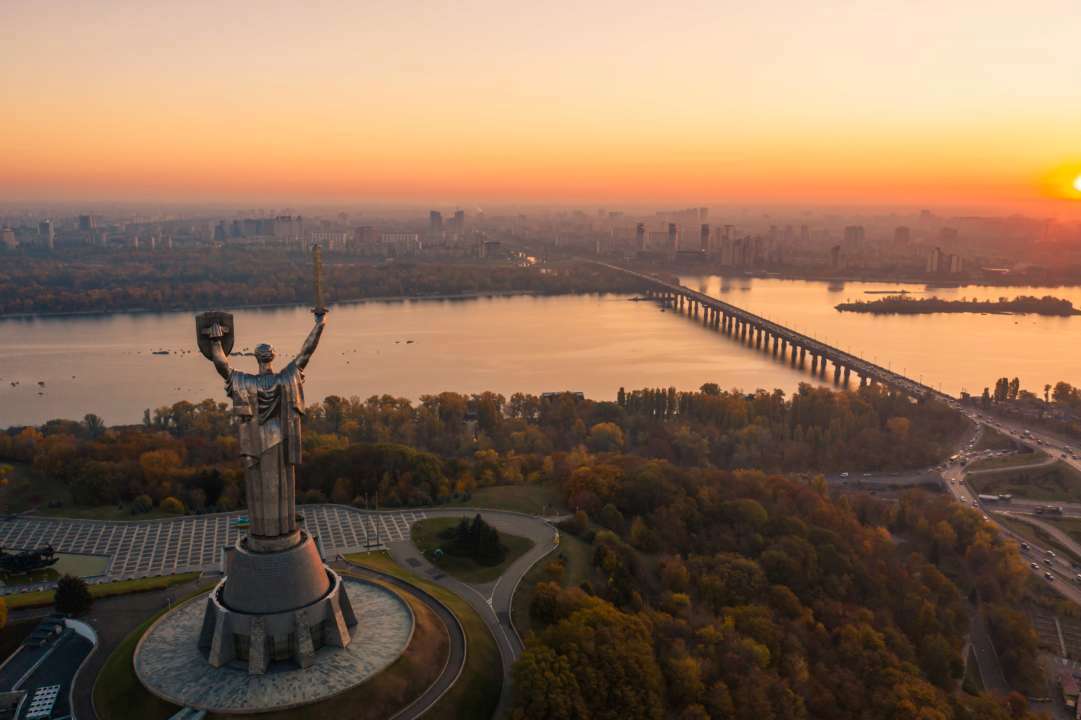 У Києві вводять обмеження на в'їзд вантажівок / Фото: teksomolika/Freepik