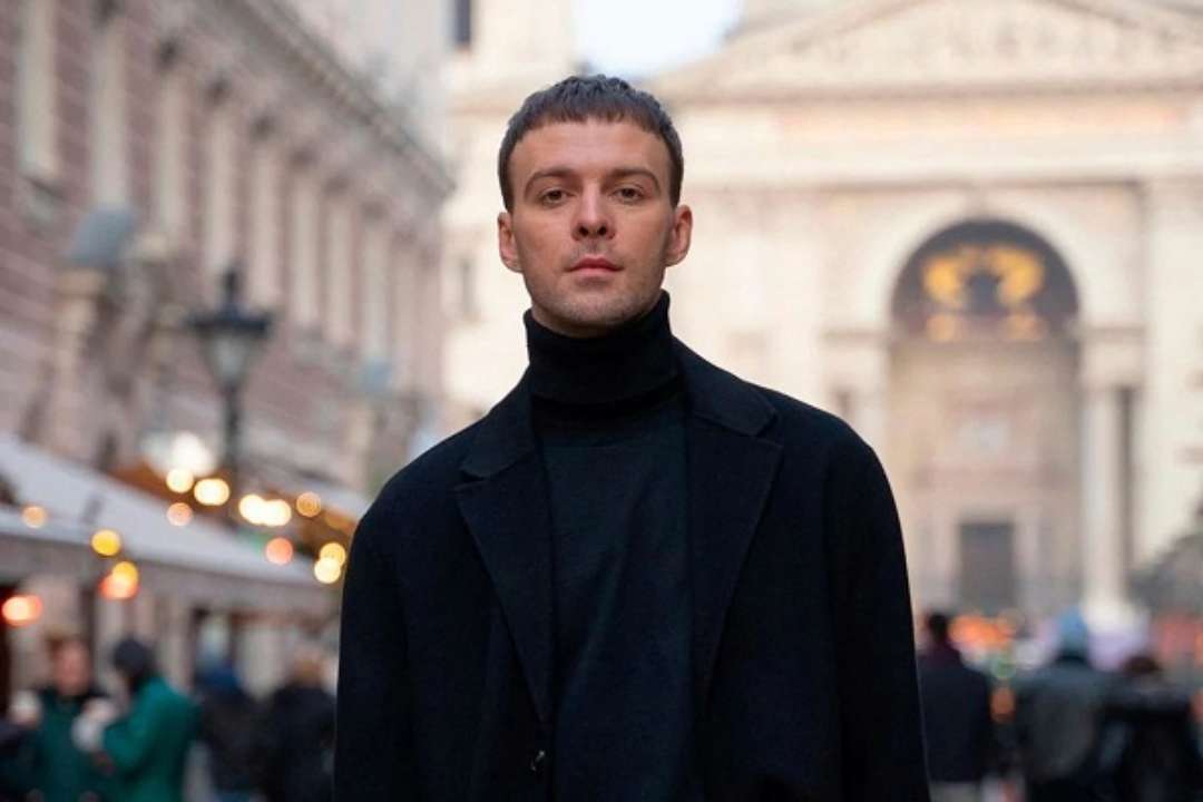 Макс Барських розповів, якою мовою спілкується з мамою/Фото: Журнал Ліза Макс Барських розповів, якою мовою спілкується з мамою