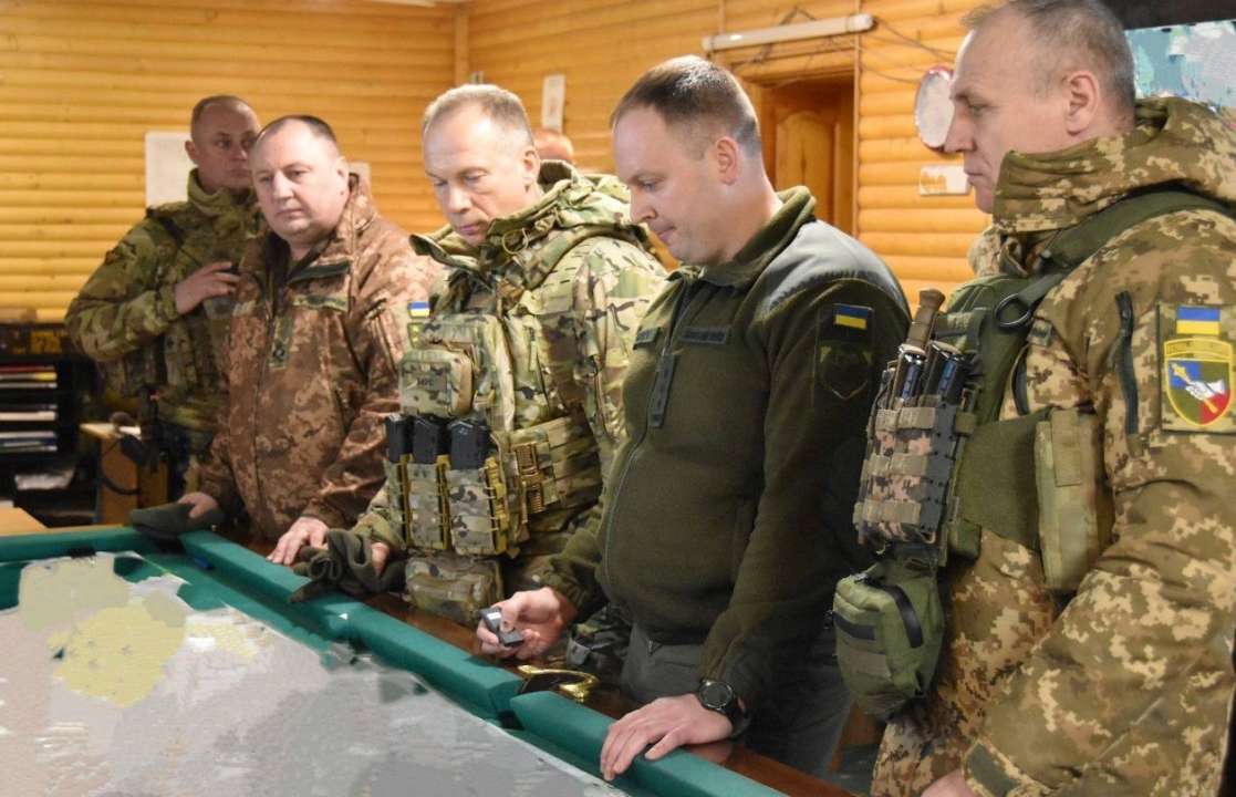 Сирський відвідав військові частини, які тримають оборону на Східному напрямку Сирський