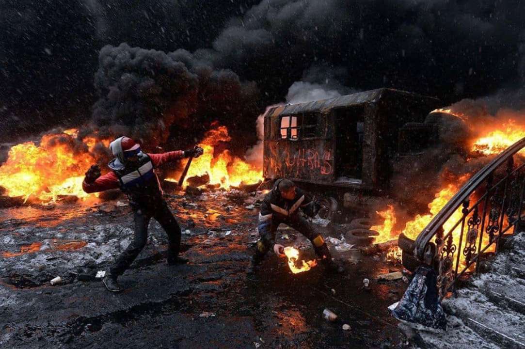 "Вогняній стадії" Революції гідності — 10 років: як це було дивіться у стрічці "Вогнехреща"/Фото з відкритих джерел "Вогняній стадії" Революції гідності — 10 років: як це було дивіться у стрічці "Вогнехреща"
