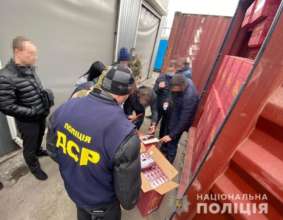 Фото: npu.gov.ua Вилучення контрабандних сигарет