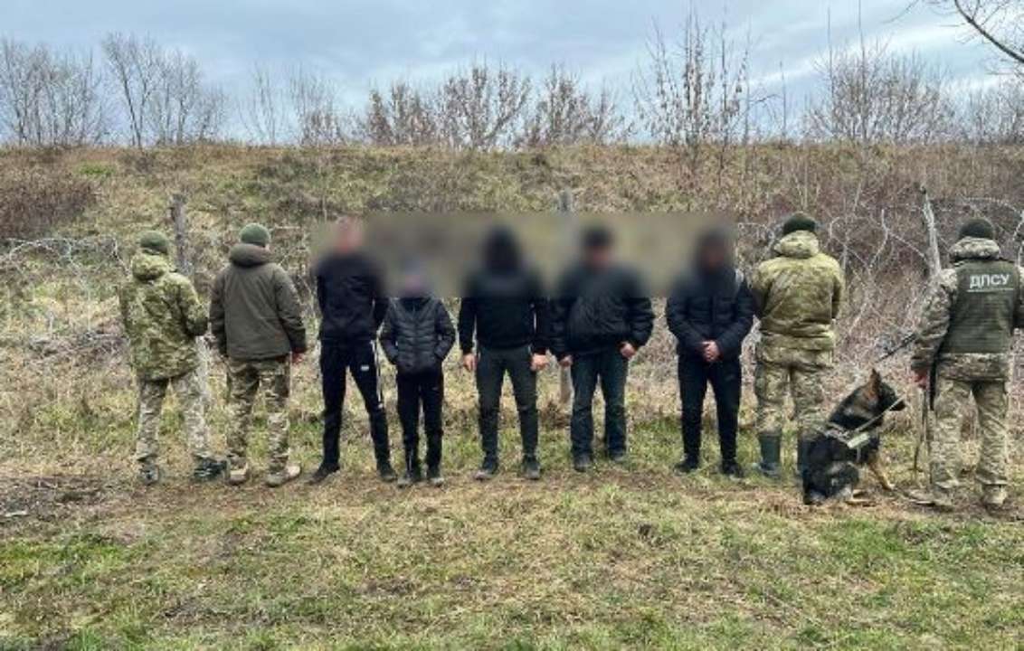 Оперативники загону встановлюють особи організаторів незаконного переправлення військовозобов’язаних чоловіків через кордон Оперативники загону встановлюють особи організаторів незаконного переправлення військовозобов’язаних чоловіків через кордон