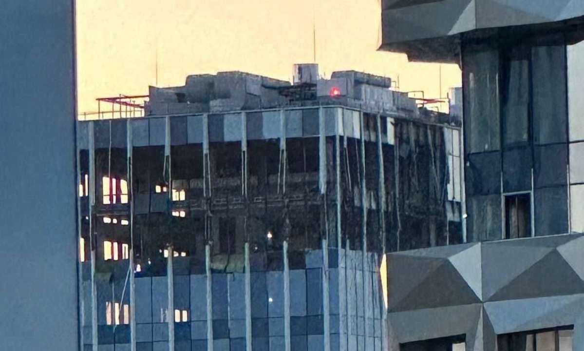 москву атаковали неизвестные беспилотники: задымление произошло у здания минобороны рф