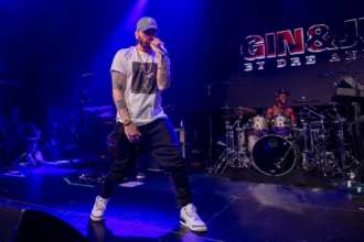 Емінем під час концерту / Фото: instagram.com/eminem Емінем скинув Тейлор Свіфт з вершини Billboard 200 з новим альбомом