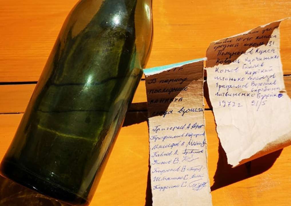 На Говерле нашли бутылку с записками с 1971 года